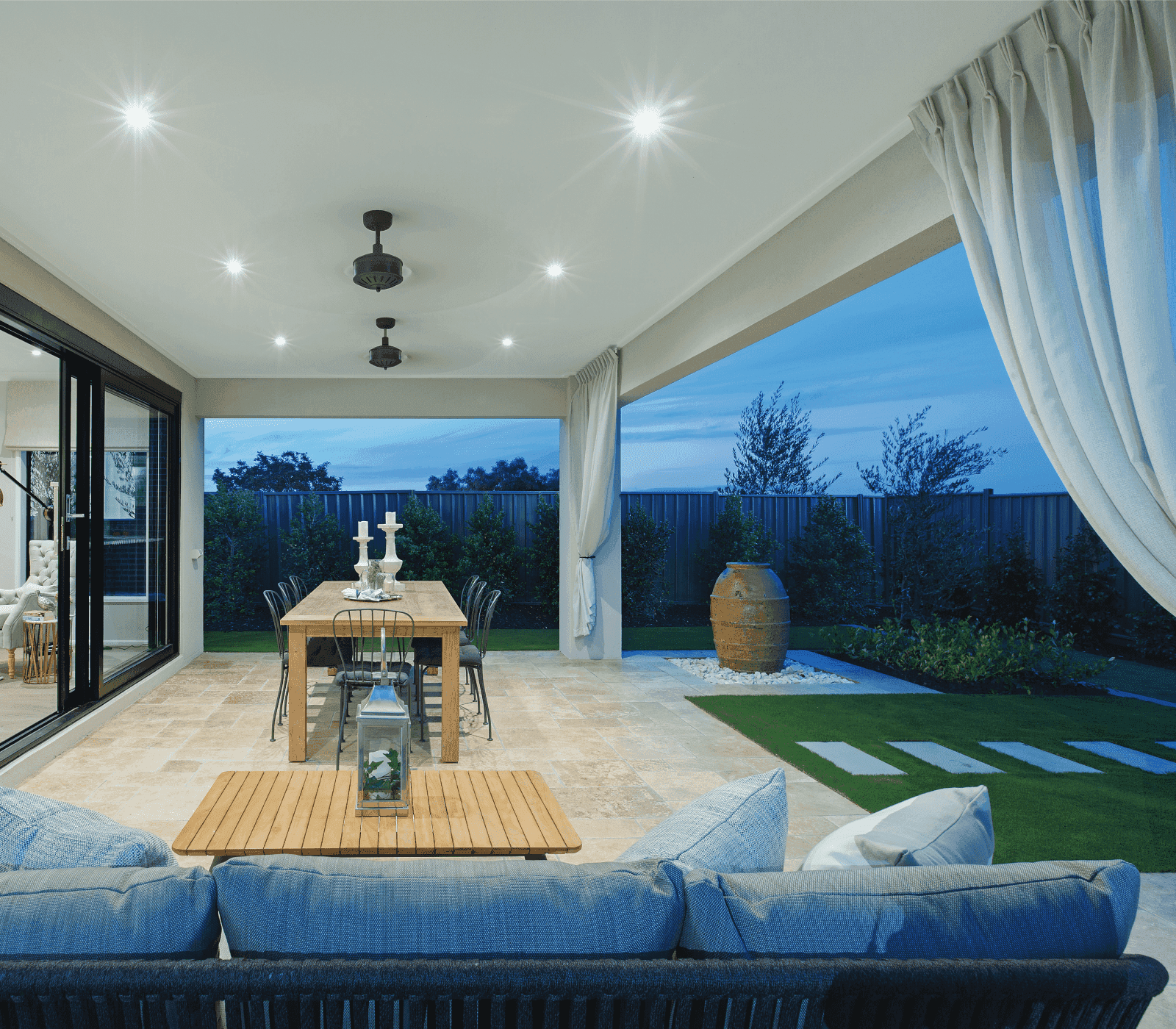 Alfesco With Curtains